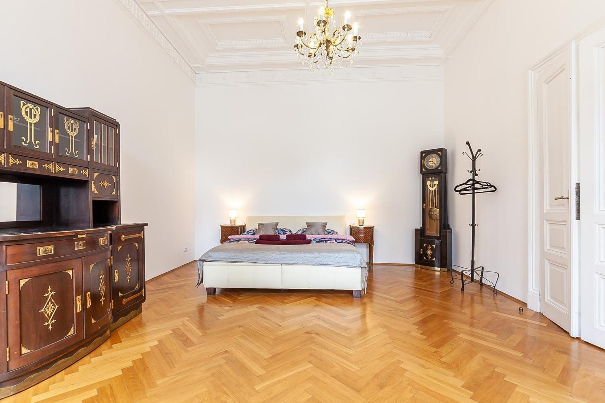 Royal Apartment By Charles Bridge View Of Saint Nicholas Church Prag Exteriör bild
