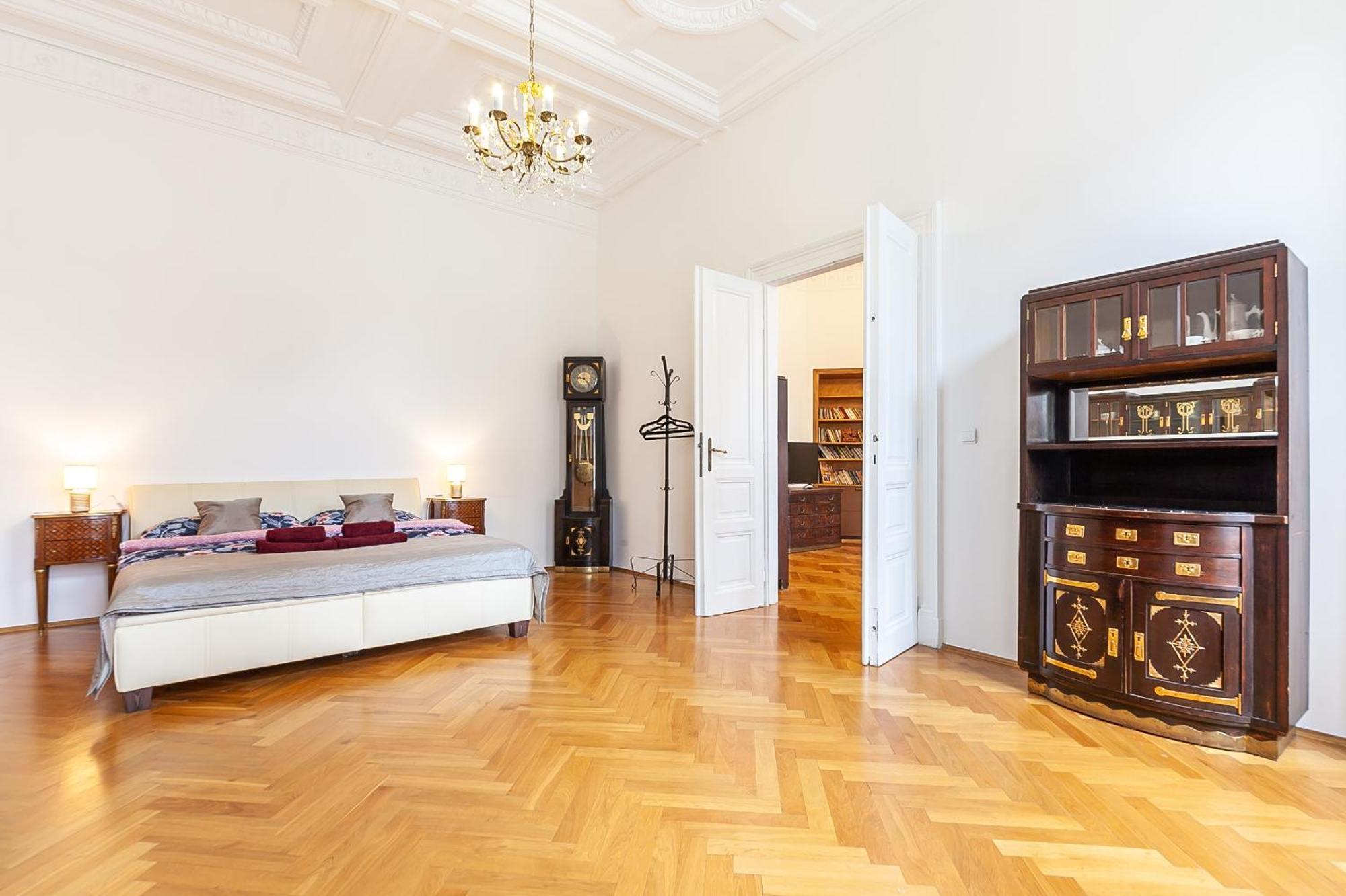 Royal Apartment By Charles Bridge View Of Saint Nicholas Church Prag Exteriör bild