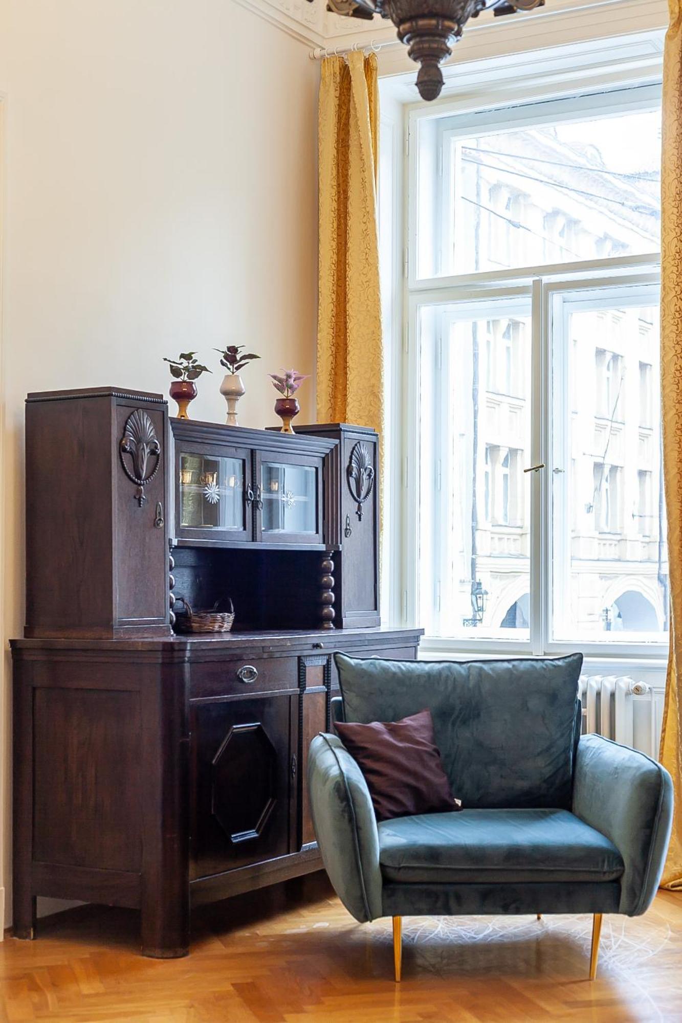 Royal Apartment By Charles Bridge View Of Saint Nicholas Church Prag Exteriör bild