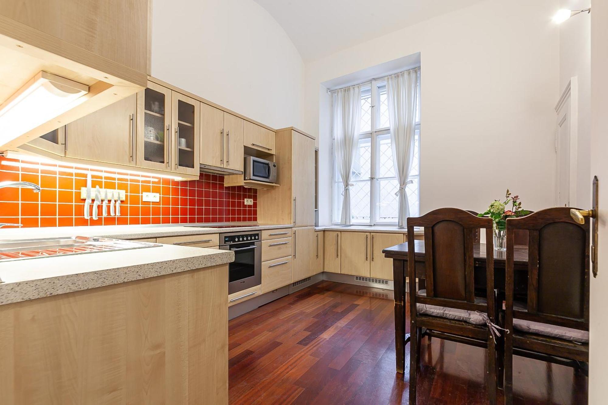 Royal Apartment By Charles Bridge View Of Saint Nicholas Church Prag Exteriör bild