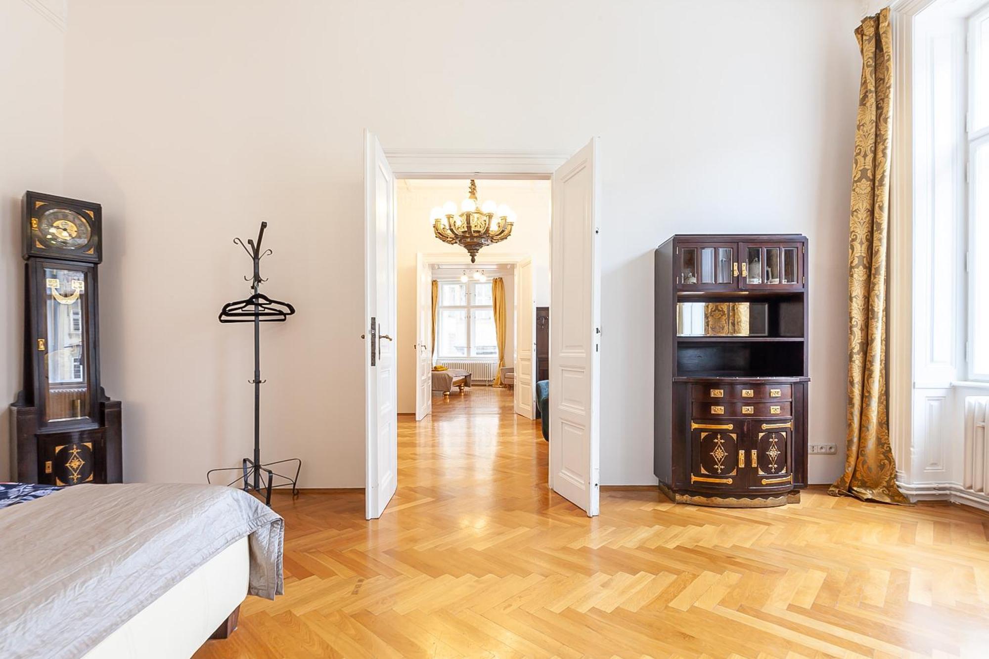 Royal Apartment By Charles Bridge View Of Saint Nicholas Church Prag Exteriör bild
