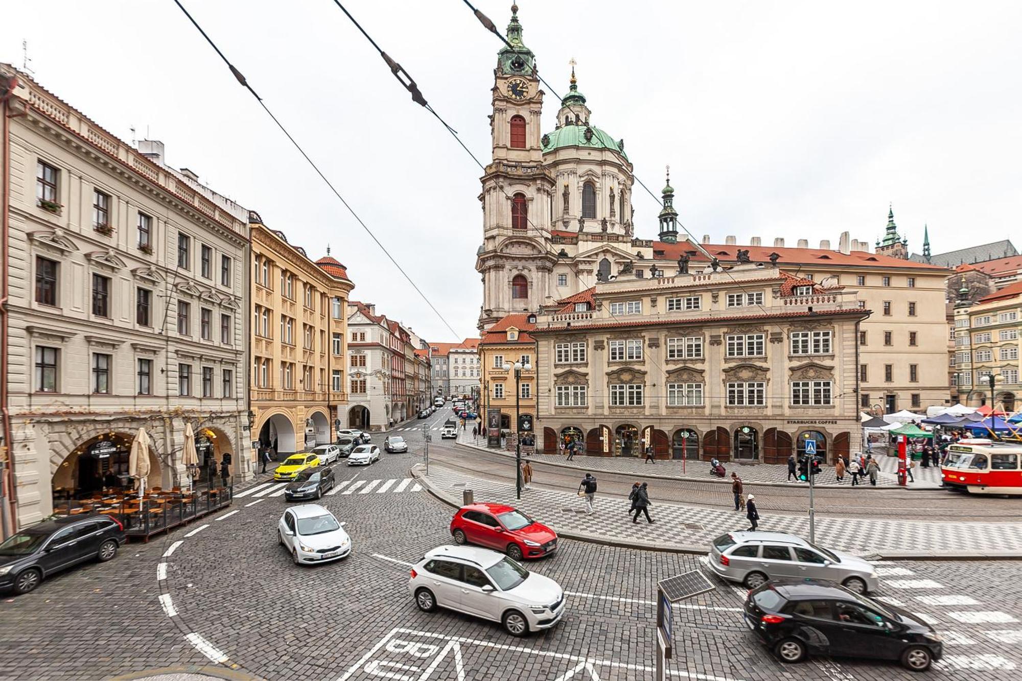 Royal Apartment By Charles Bridge View Of Saint Nicholas Church Prag Exteriör bild