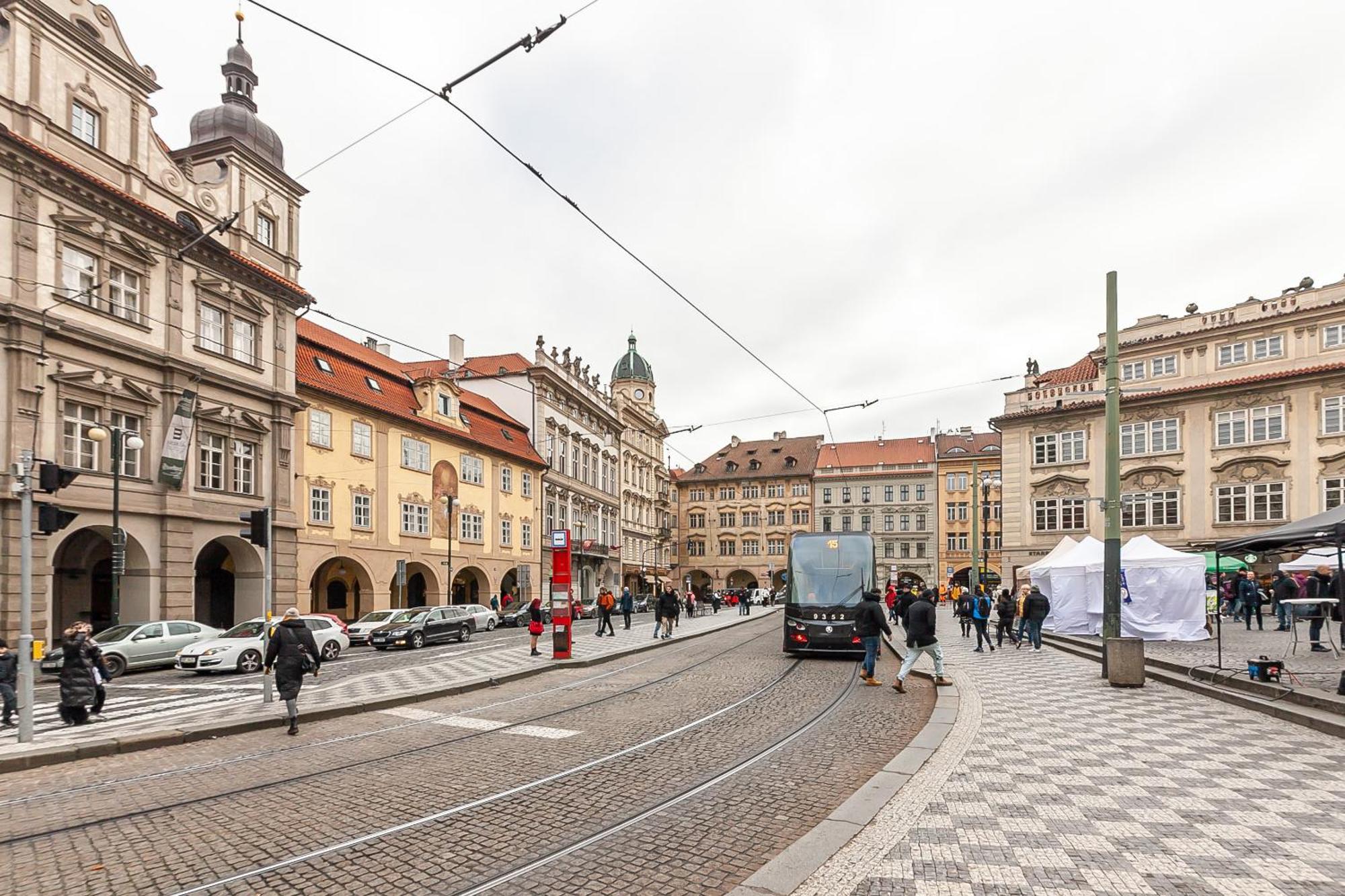 Royal Apartment By Charles Bridge View Of Saint Nicholas Church Prag Exteriör bild