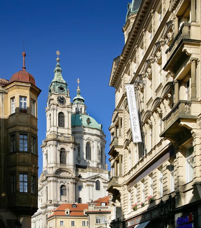 Royal Apartment By Charles Bridge View Of Saint Nicholas Church Prag Rum bild
